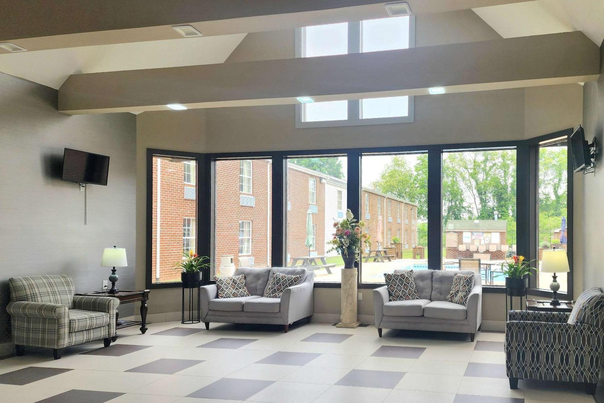 Quality Inn Dublin I-81 Экстерьер фото